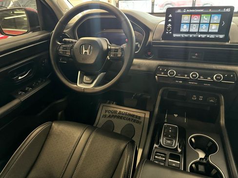 Used 2025 Honda Pilot Elite image 26