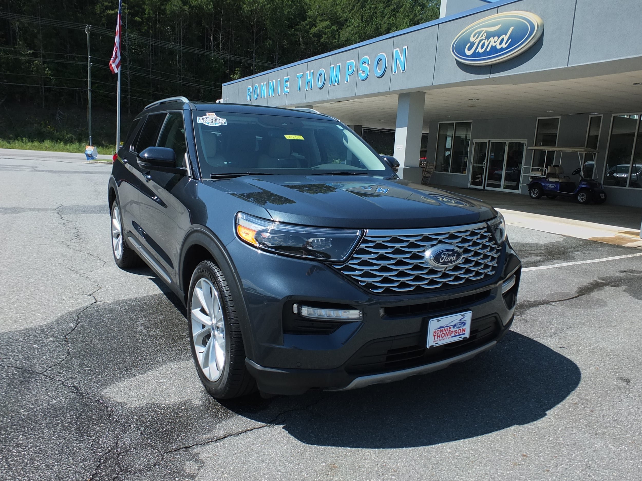 Used 2022 Ford Explorer Platinum w/ Technology Package AWD/4WD image 1