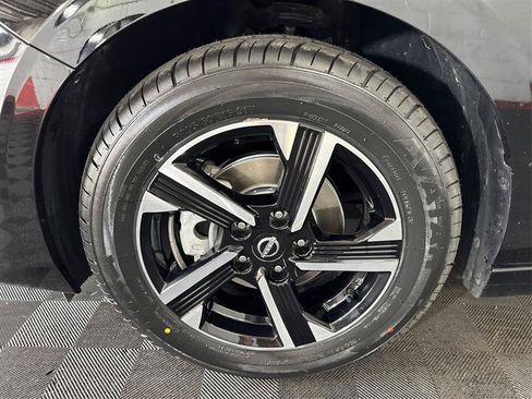Used 2025 Nissan Sentra SV FWD image 30
