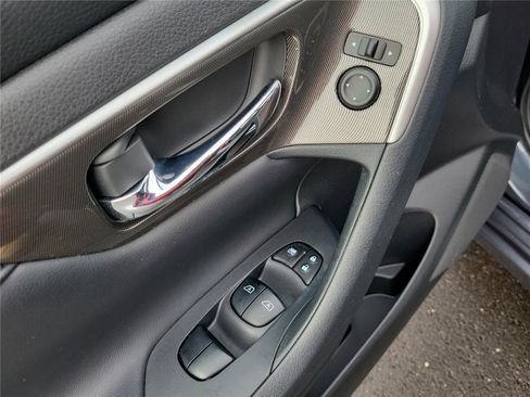 Used 2013 Nissan Altima 2.5 SL w/ Technology Pkg image 19