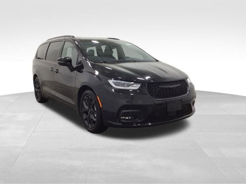 Used 2025 Chrysler Pacifica Limited FWD image 5