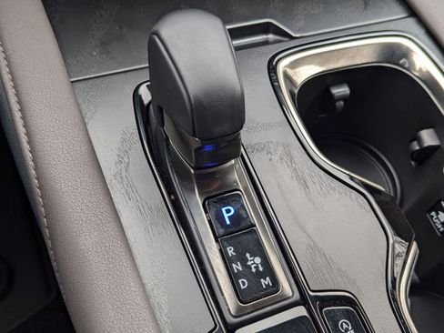 Used 2025 Lexus RX 350 w/ Luxury Package image 15