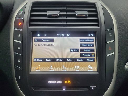 Used 2017 Lincoln MKC Select image 25