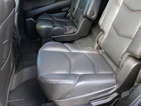 Used 2020 Cadillac Escalade Premium Luxury image 23