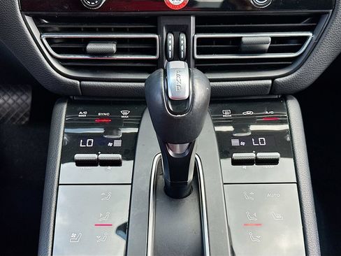 Used 2024 Porsche Macan w/ Premium Plus Package AWD/4WD image 18