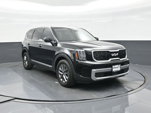 Used 2023 Kia Telluride LX image 17
