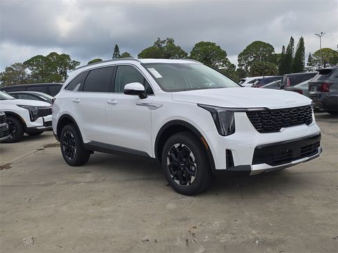 New 2026 Kia Sorento S image 2