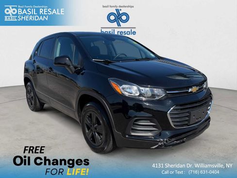 Used 2021 Chevrolet Trax LS AWD/4WD image 1