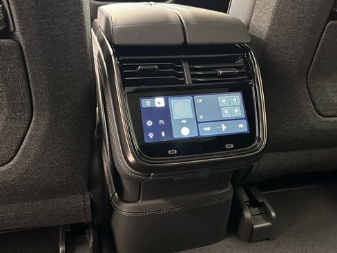 Used 2025 Rivian R1S Premium AWD/4WD image 39