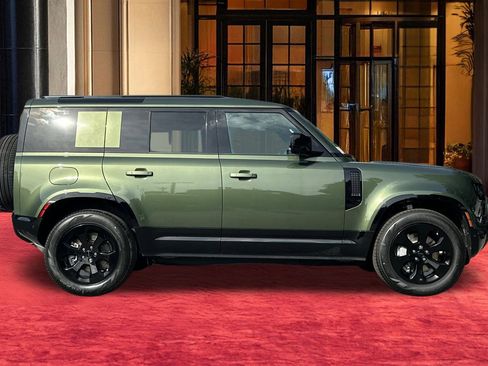 New 2026 Land Rover Defender 110 X-Dynamic SE image 9