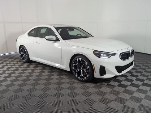 Used 2025 BMW 230i Coupe w/ Convenience Package image 6