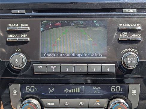 Used 2017 Nissan Rogue SV AWD/4WD image 13