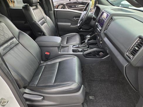Used 2022 Nissan Frontier PRO-4X w/ Pro-4X Premium Package AWD/4WD image 16