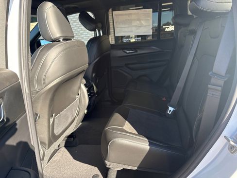 New 2025 Jeep Grand Cherokee Altitude image 4