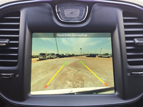 Used 2019 Chrysler 300 S image 18