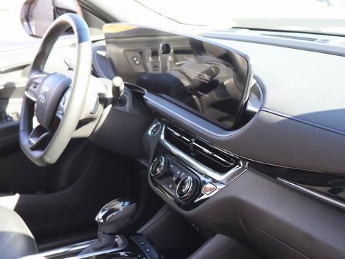 Used 2025 Buick Envista Sport Touring image 10