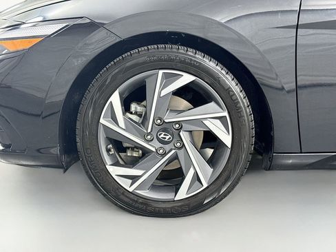 Certified 2024 Hyundai Elantra Limited FWD image 33