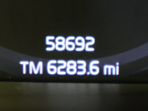 Used 2021 Volvo XC40 T4 Momentum w/ Premium Package FWD image 25