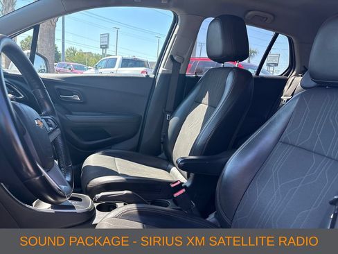 Used 2020 Chevrolet Trax LT w/ LT Convenience Package FWD image 6