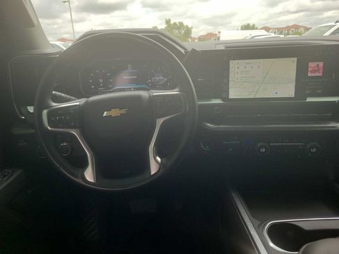 Used 2025 Chevrolet Silverado 2500 LTZ w/ LTZ Convenience Package AWD/4WD image 14