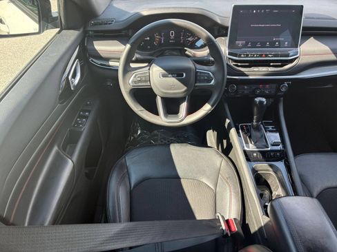 Used 2025 Jeep Compass Trailhawk AWD/4WD image 29
