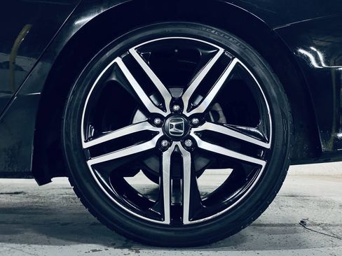 Used 2017 Honda Accord Sport image 14