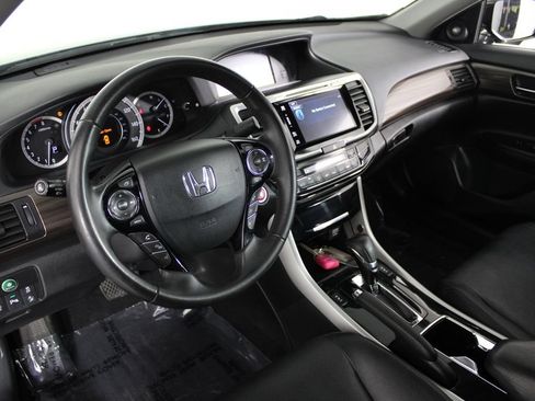 Used 2017 Honda Accord Touring image 17