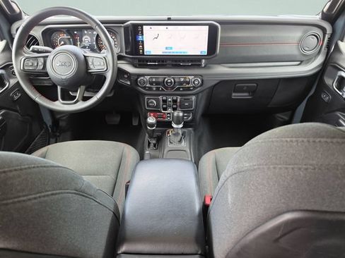 Used 2024 Jeep Wrangler Unlimited Rubicon AWD/4WD image 15