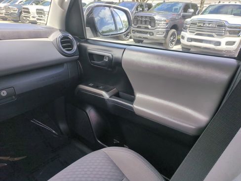 Used 2022 Toyota Tacoma SR5 w/ Technology Package image 18