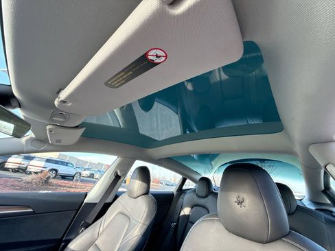 Used 2022 Tesla Model 3 image 19