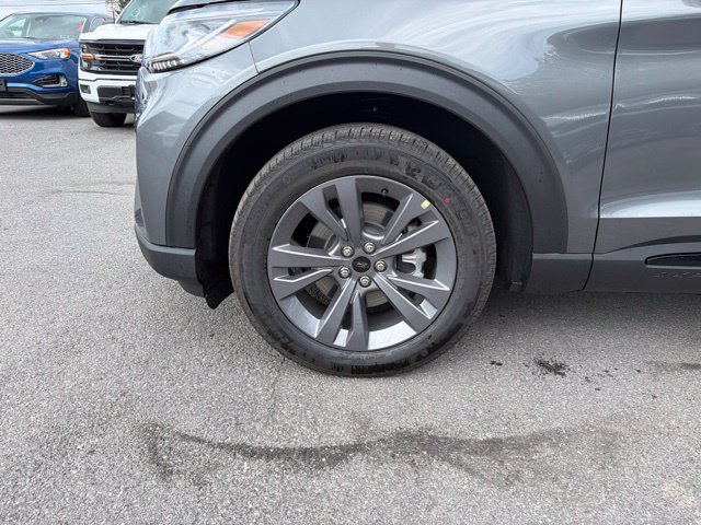 Used 2026 Ford Explorer Active w/ Active Comfort Package AWD/4WD image 13
