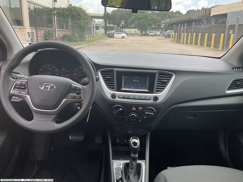 Used 2022 Hyundai Accent SE w/ Cargo Package FWD image 7