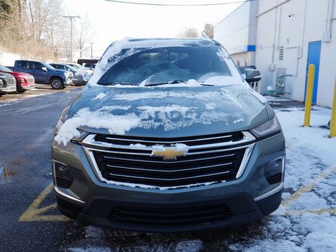 Used 2023 Chevrolet Traverse LT image 3