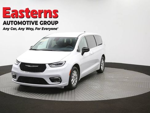 Used 2024 Chrysler Pacifica Touring-L FWD image 55