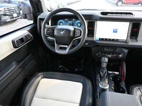 New 2026 Ford Bronco Outer Banks w/ Sasquatch Package image 31