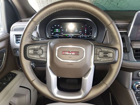 Used 2023 GMC Yukon XL SLT w/ SLT Premium Package image 26