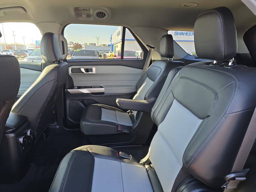 Used 2022 Ford Explorer XLT w/ Equipment Group 202A AWD/4WD image 25