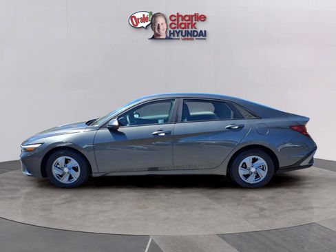 Certified 2024 Hyundai Elantra SE image 2