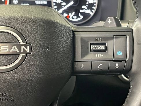Used 2025 Nissan Rogue SV FWD image 18