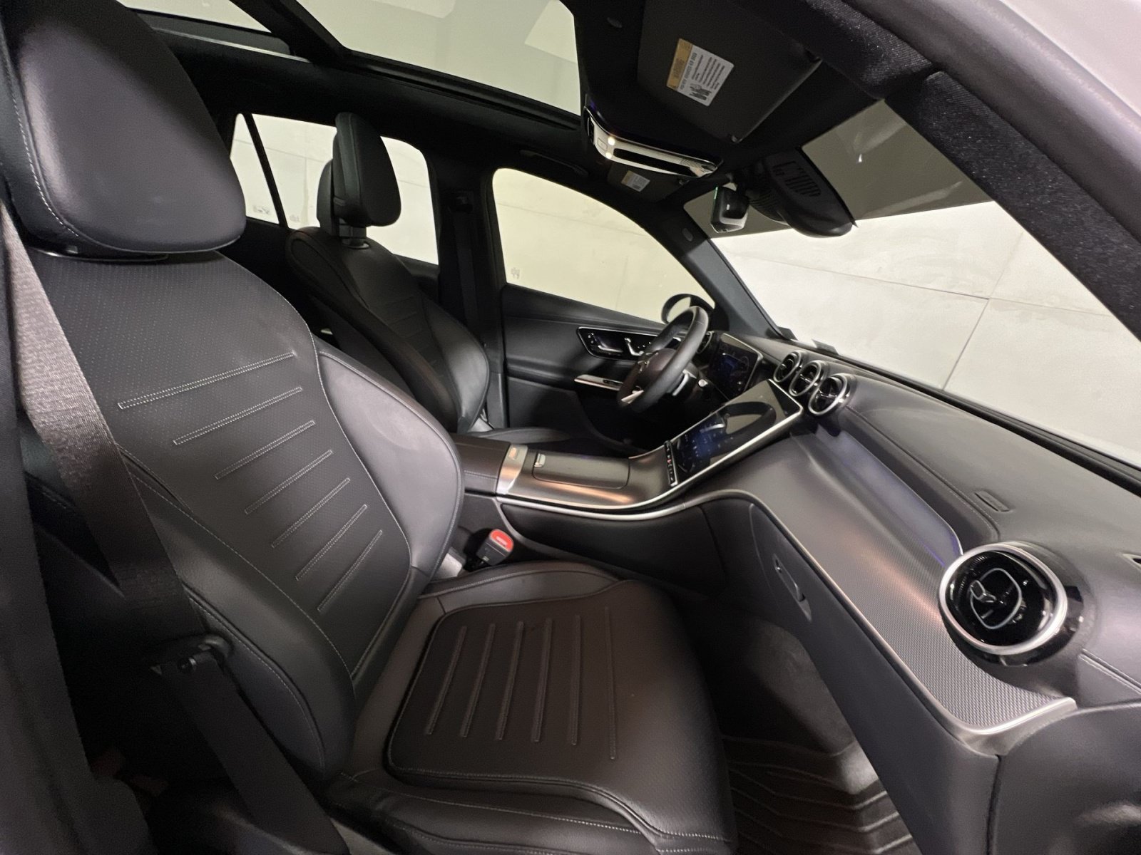 Used 2024 Mercedes-Benz GLC 300 4MATIC image 26