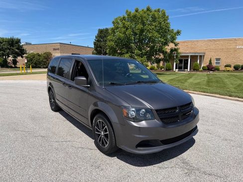 Used 2017 Dodge Grand Caravan SE FWD image 6