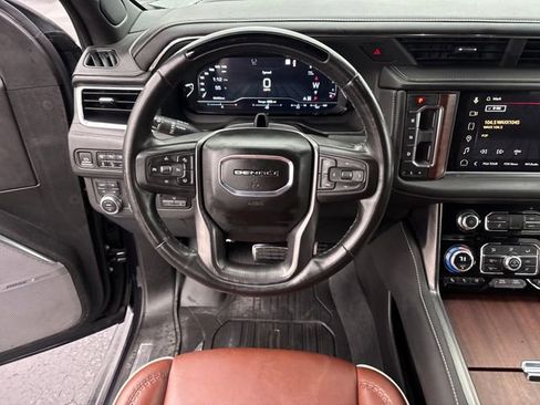 Used 2023 GMC Yukon XL Denali Ultimate AWD/4WD image 15