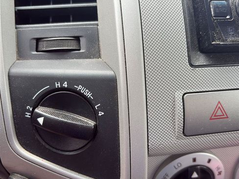 Used 2011 Toyota Tacoma 4x4 Access Cab V6 w/ TRD Sport Pkg image 12