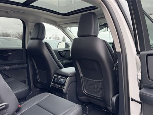 New 2026 Lincoln Aviator AWD w/ Jet Appearance Package image 12