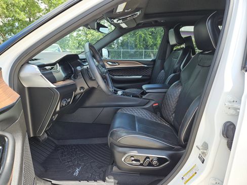 Used 2023 Jeep Grand Cherokee L Summit w/ Rear Seat Video Group I AWD/4WD image 9