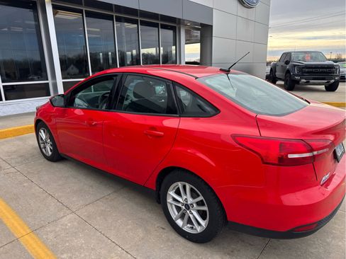 Used 2015 Ford Focus SE image 2