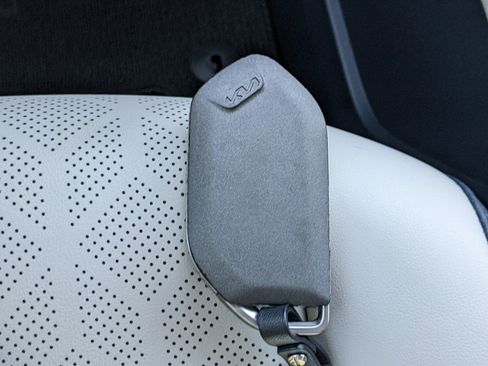 Certified 2025 Kia Carnival EX image 30