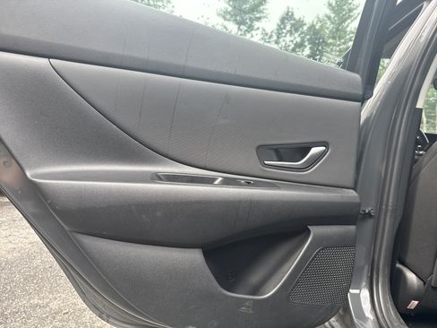 Certified 2025 Hyundai Elantra SEL FWD image 14