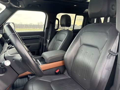 Used 2022 Land Rover Defender 110 SE image 11