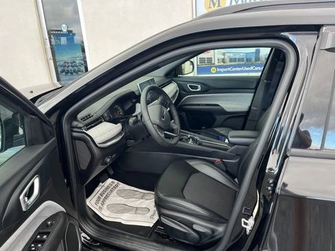 Used 2024 Jeep Compass Latitude AWD/4WD image 10